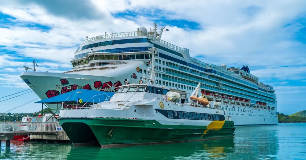 Aller aux Saintes : navette, horaires et nuit sur place