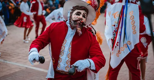 Aller au bal paré-masqué en Guyane : le guide du Touloulou pour visiteurs