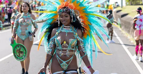 Carnaval du Moule : loger côté Atlantique pendant les défilés