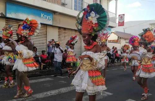 Carnaval du Moule : loger côté Atlantique pendant les défilés