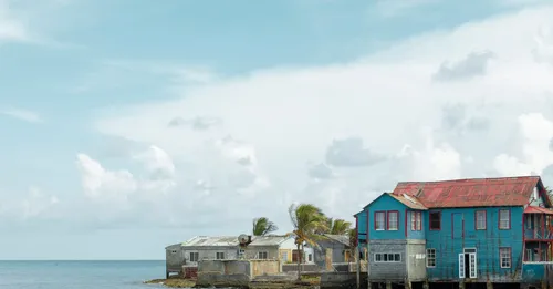 Conciergerie location bord de mer Guadeloupe : gerer sargasses et saisonnalite