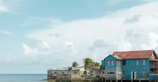 Conciergerie location bord de mer Guadeloupe : gerer sargasses et saisonnalite