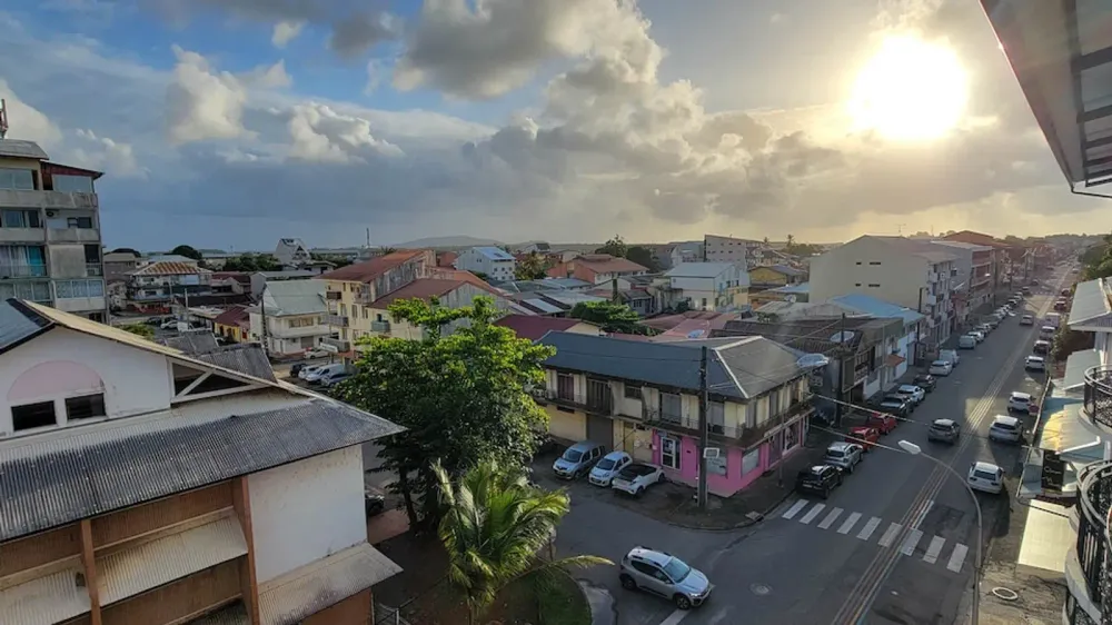 Dormir près de la préfecture et du tribunal de Cayenne : démarches et audiences