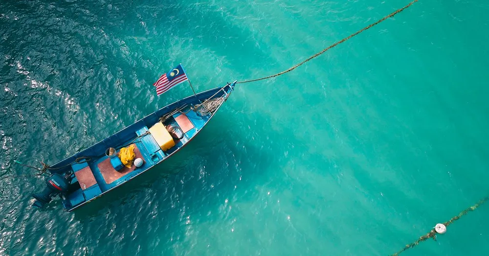 Louer un bateau sans permis en Guadeloupe : guide des bases de Sainte-Anne et Saint-François pour explorer les îlets
