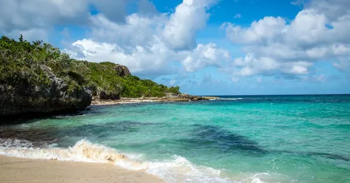Plage de la Perle Deshaies : surf, courants et série Death in Paradise