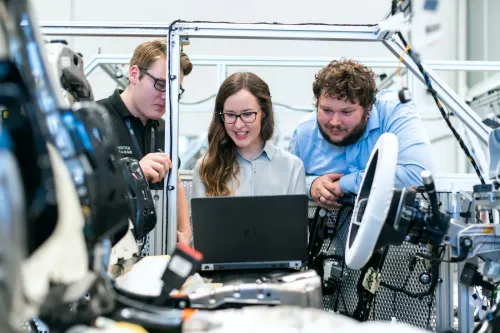 Travailler au Centre Spatial sans diplôme d'ingénieur : les voies réelles
