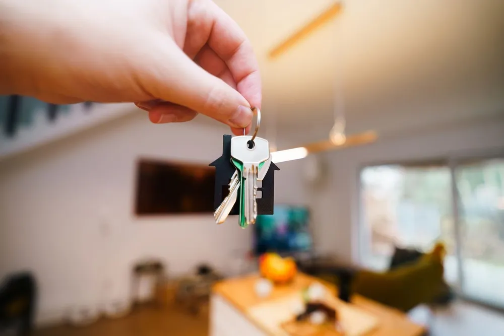 Trouver un logement longue durée sans garant local