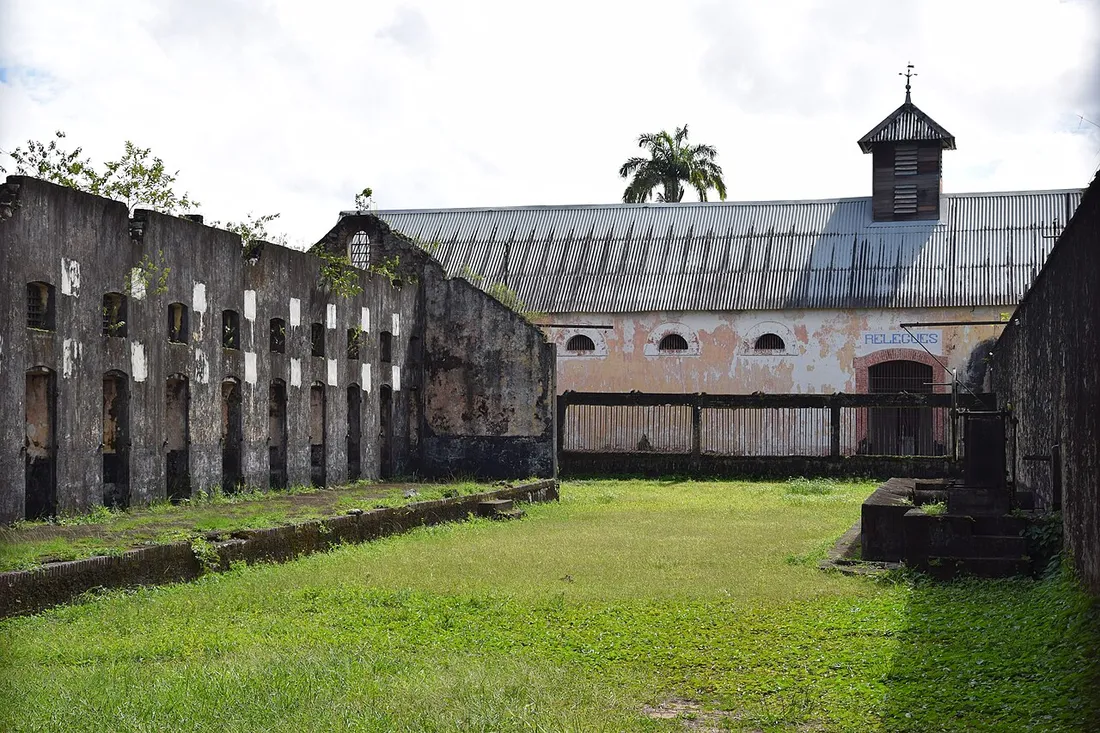 Vestiges des bâtiments et cellules du Camp de la Transportation, bagne de Saint-Laurent-du-Maroni en Guyane