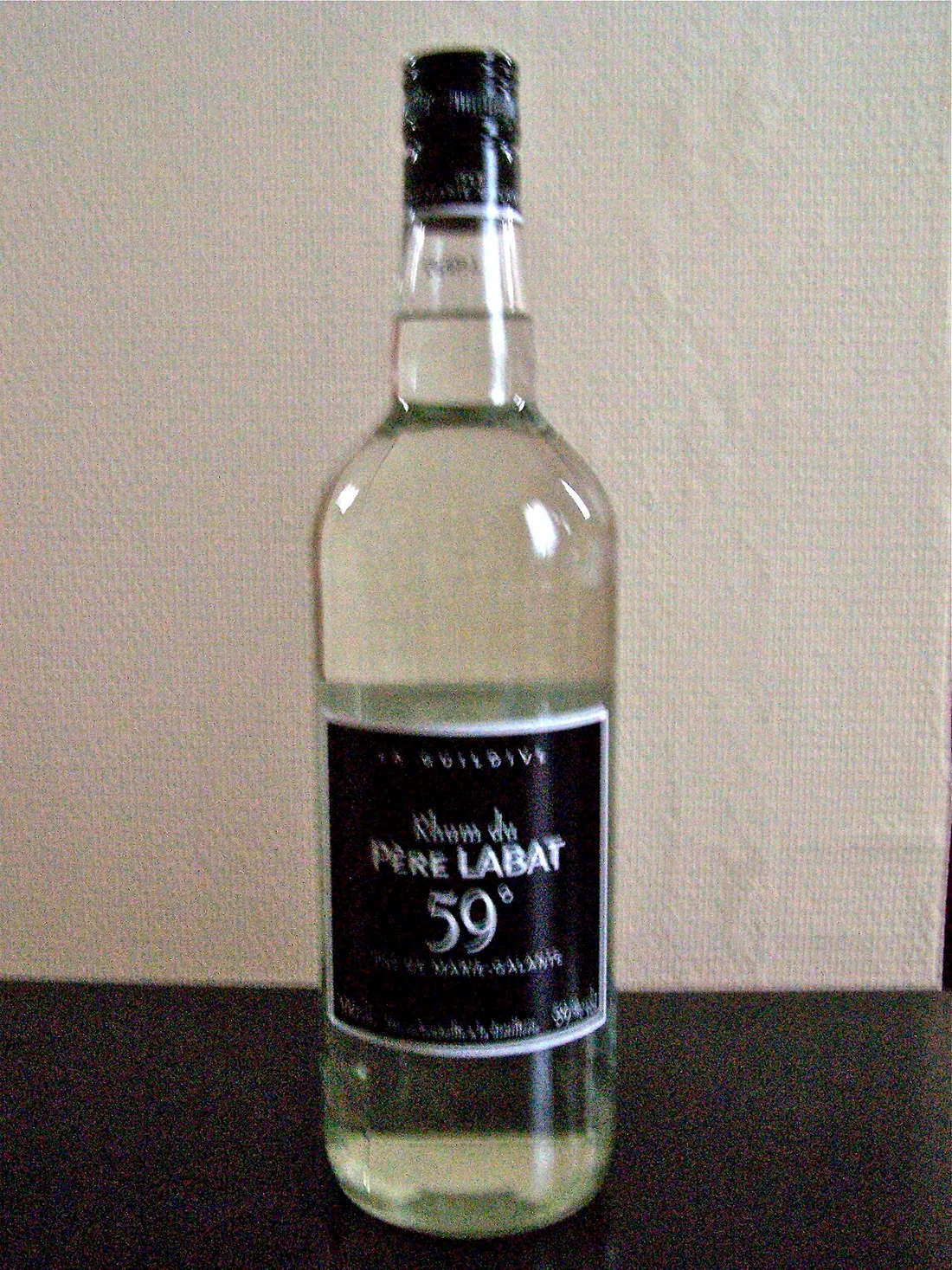 Bouteille de Rhum du Père Labat 59°, rhum agricole produit par la distillerie Poisson (Père Labat) à Marie-Galante en Guadeloupe