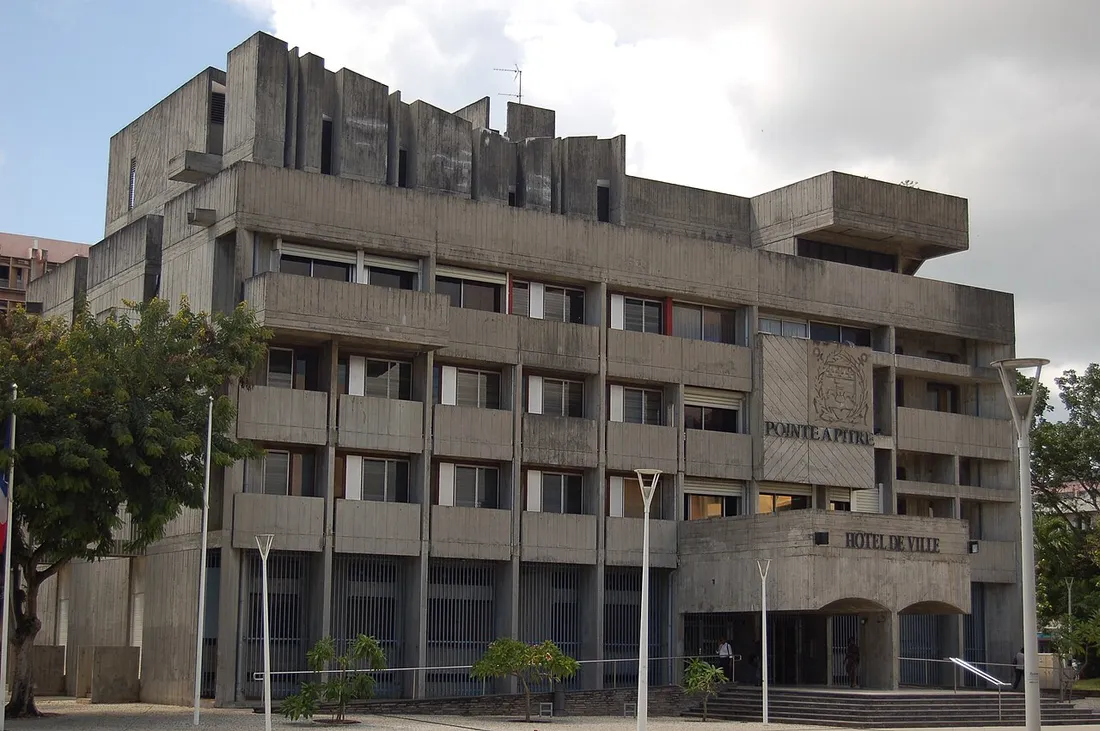 Hôtel de ville (mairie) de Pointe-à-Pitre en Guadeloupe, lieu où déclarer un meublé de tourisme et obtenir son numéro d'enregistrement