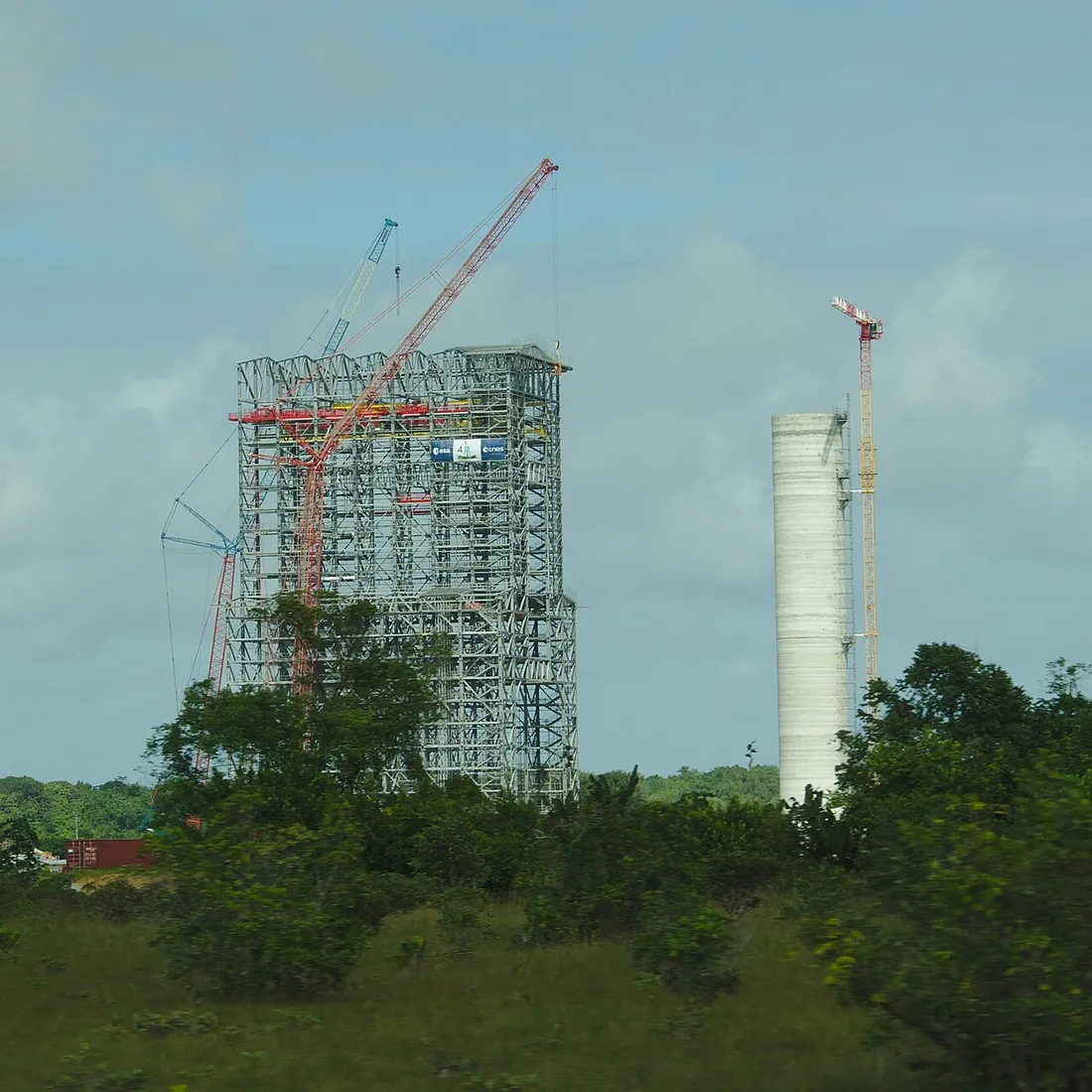 Tour de lancement Ariane 6 (ensemble de lancement ELA-4) au Centre Spatial Guyanais, près de Kourou en Guyane