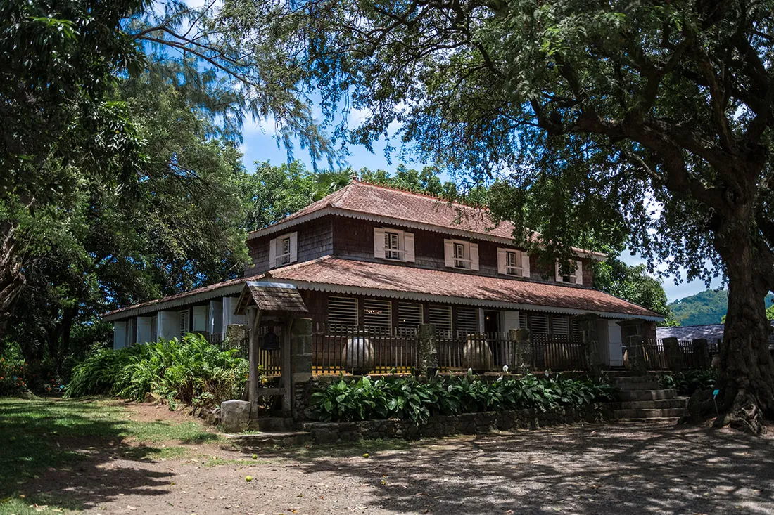 Maison créole en bois de l'Habitation Clément au François en Martinique, visite culturelle à l'abri de la pluie