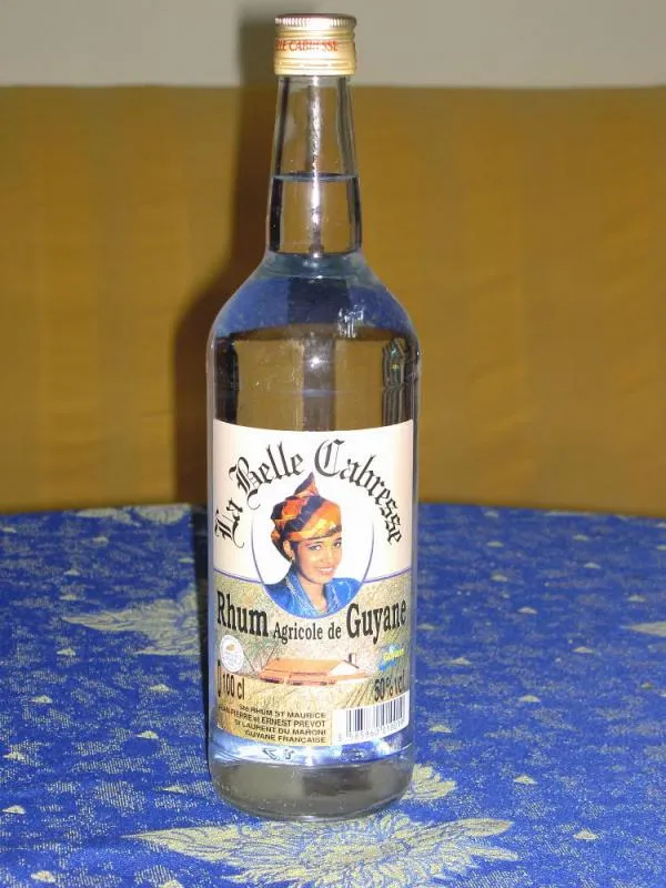 Bouteille de rhum agricole La Belle Cabresse, produit par la distillerie Saint-Maurice en Guyane